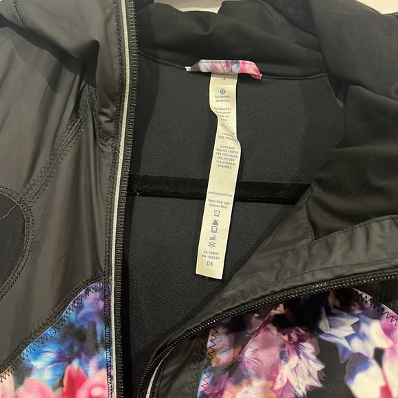 RARE Lululemon floral running jacket, size 4 - Picture 3 of 3